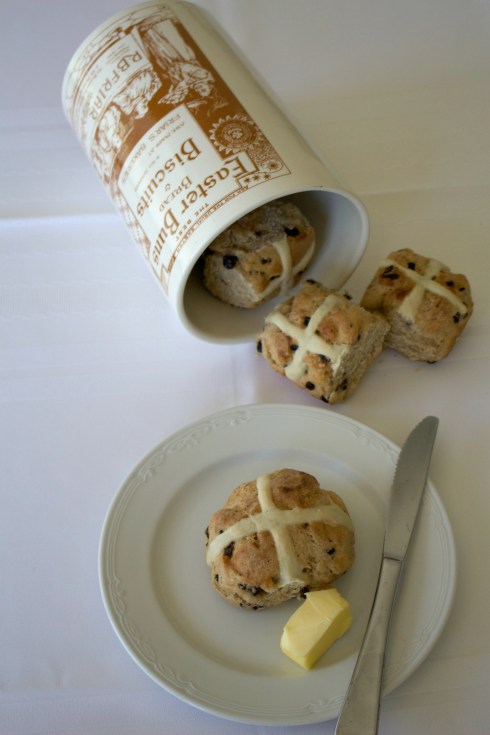hot cross buns - The Hungry Mum