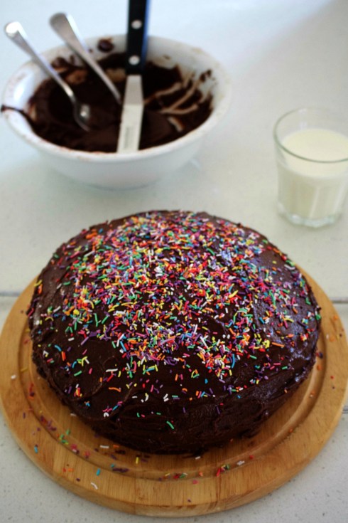 egg-free chocolate cake and easy fudge icing