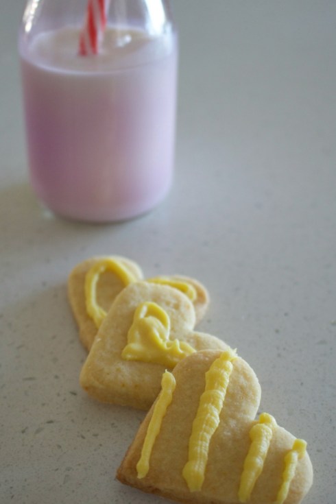 Heart-shaped lemon cookies