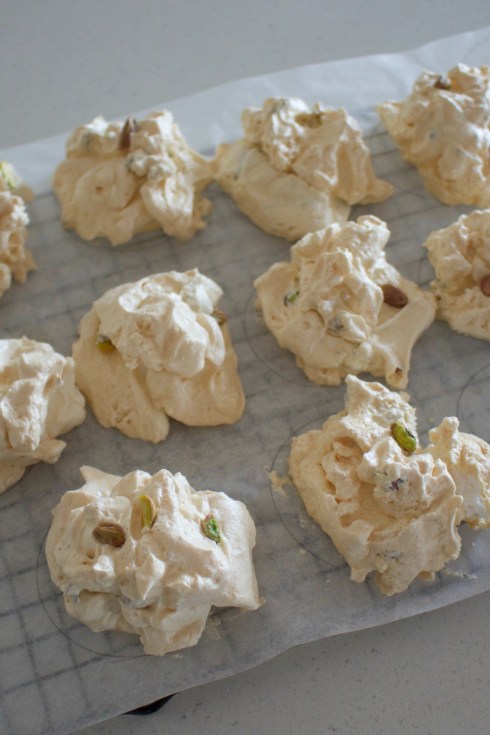 Pistachio meringue