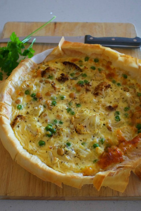 vegetarian-cauliflower-pie-with-chickpeas