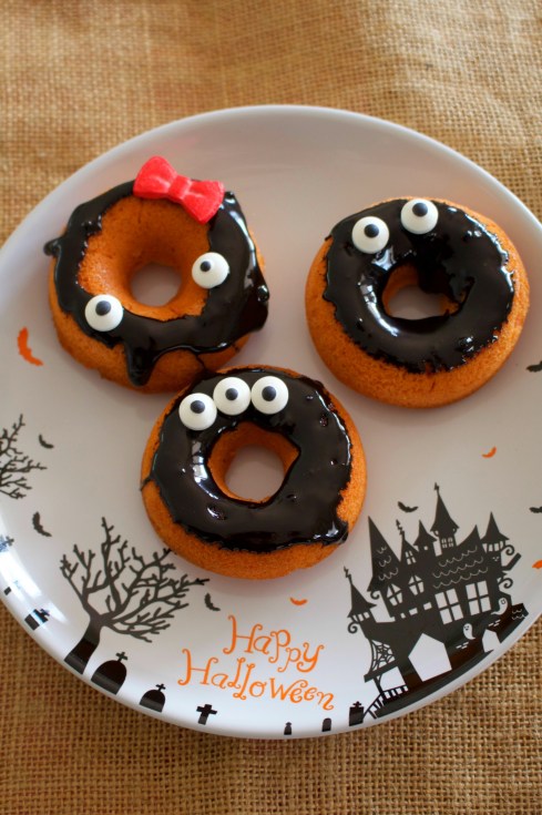 halloween-baked-doughnuts