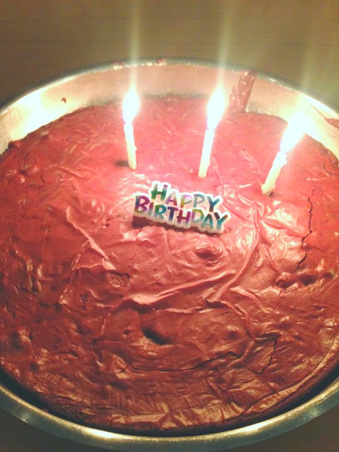 red-velvet-skillet-brownie